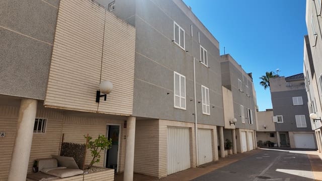 2 sovrum Radhus till salu i Torrevieja med pool garage - 320 000 € (Ref: 10099558)