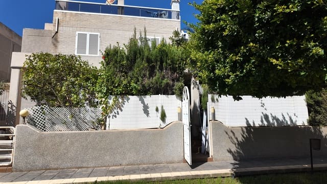 2 sovrum Radhus till salu i Torrevieja med pool garage - 320 000 € (Ref: 10099558)