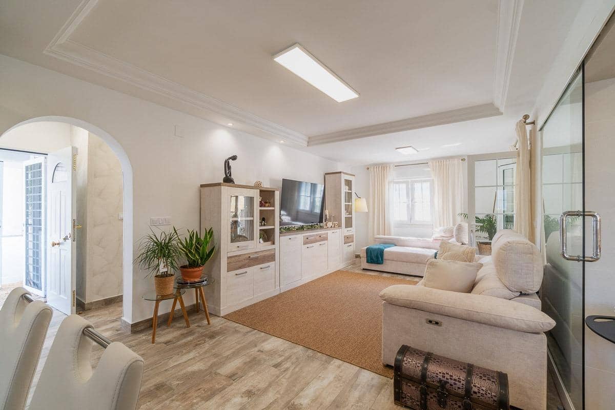 4 slaapkamer Villa te koop in San Miguel de Salinas met zwembad garage - € 365.000 (Ref: 9999470)