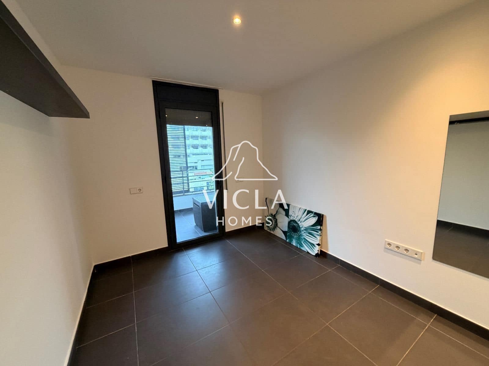 3 slaapkamer Flat te huur in Cala d'en Bou met zwembad garage - € 2.000 (Ref: 10086638)