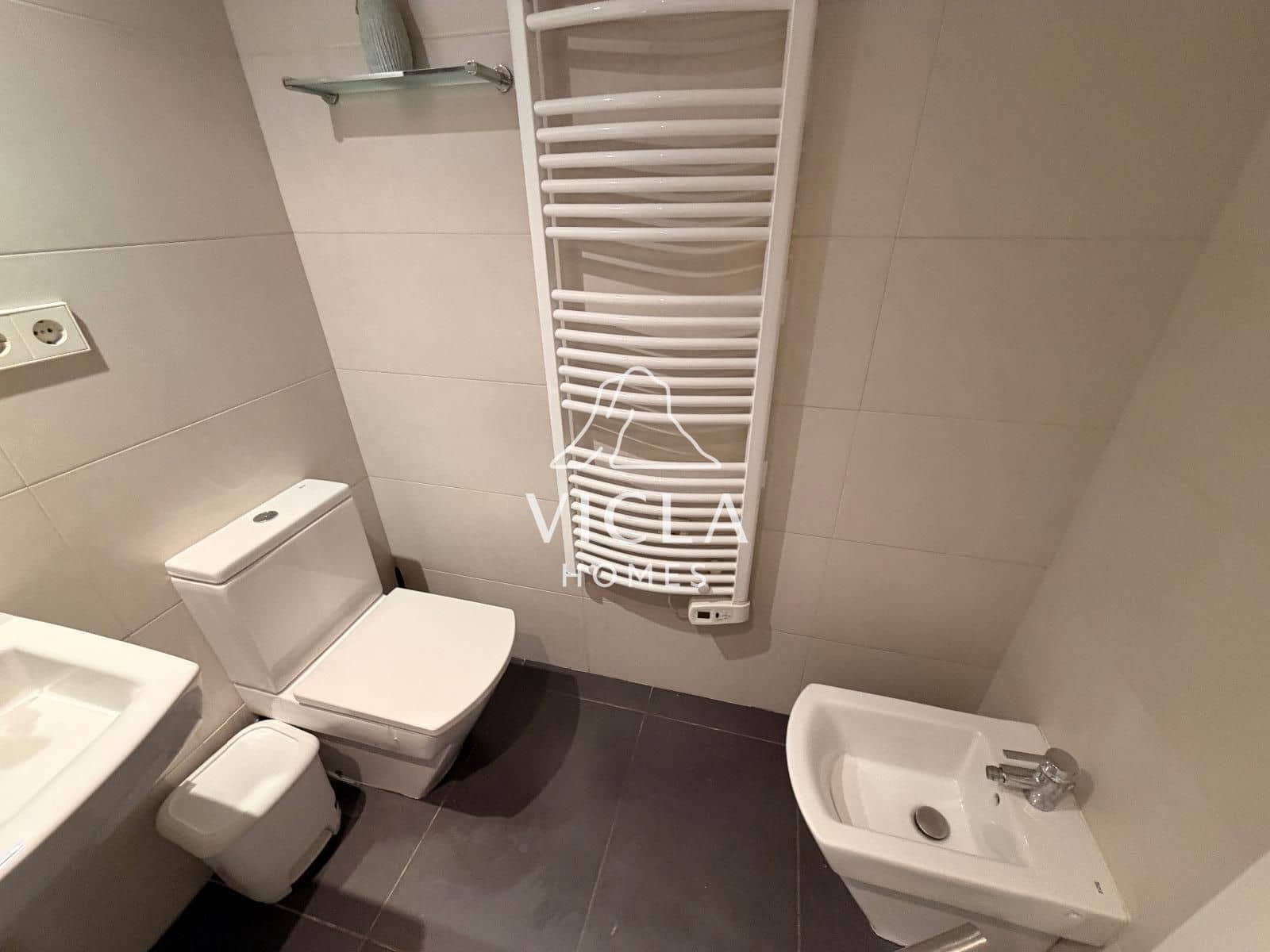 3 slaapkamer Flat te huur in Cala d'en Bou met zwembad garage - € 2.000 (Ref: 10086638)
