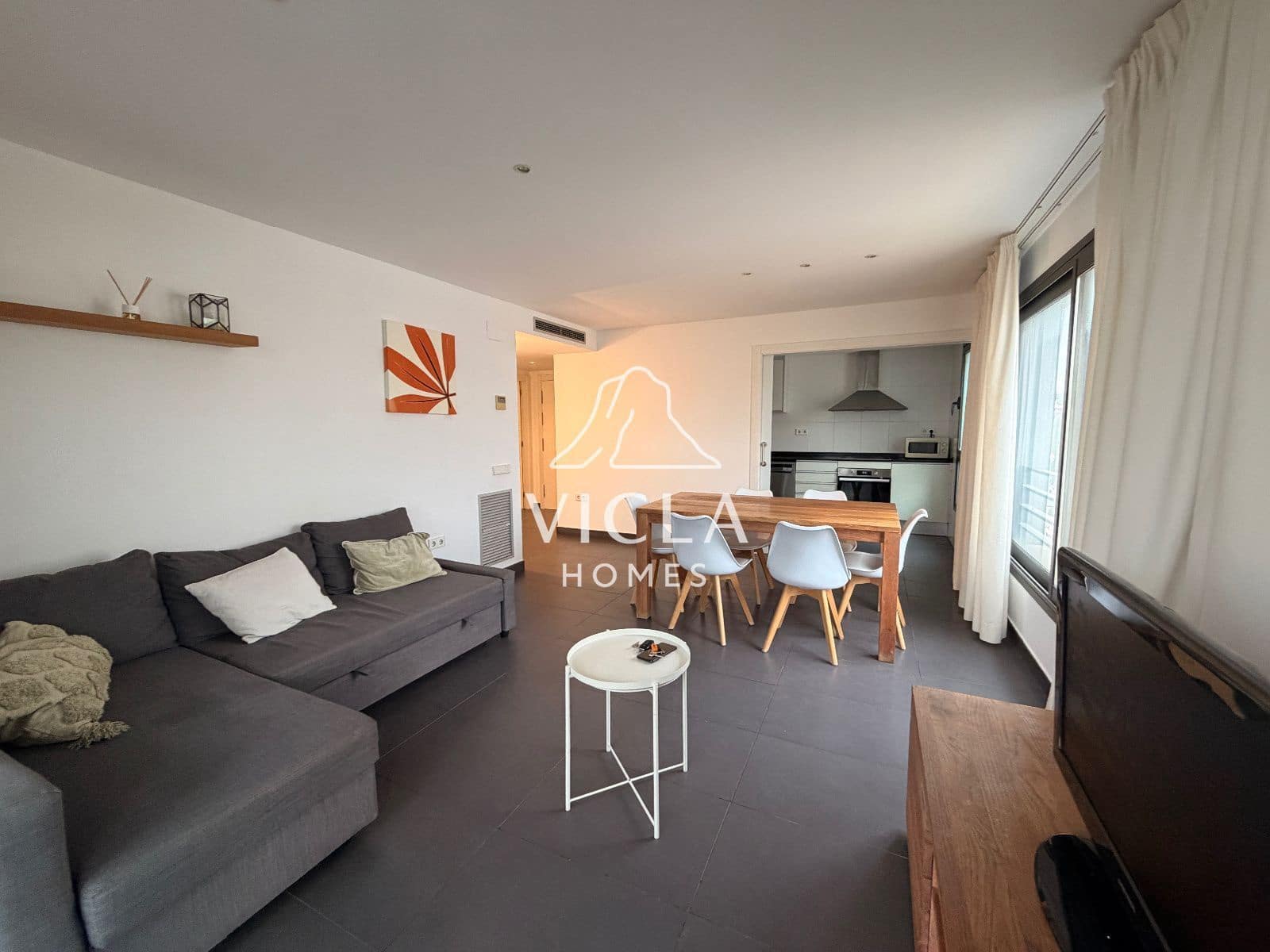 3 slaapkamer Flat te huur in Cala d'en Bou met zwembad garage - € 2.000 (Ref: 10086638)