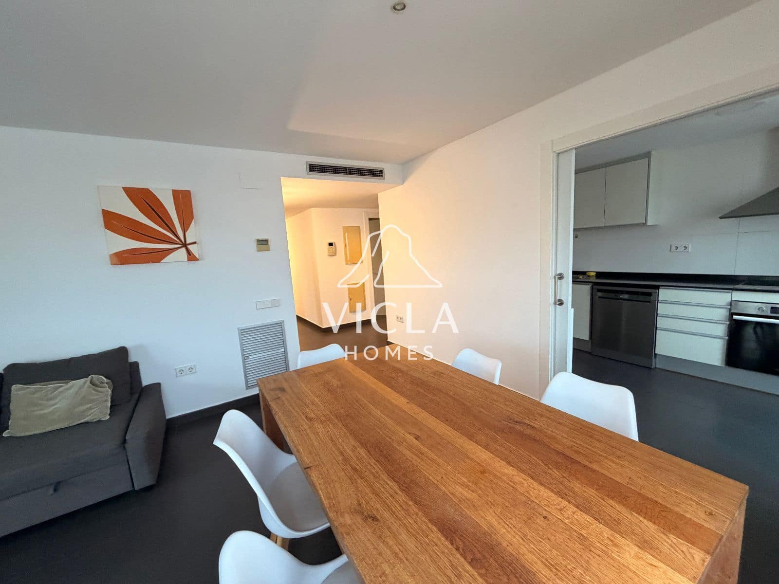 3 slaapkamer Flat te huur in Cala d'en Bou met zwembad garage - € 2.000 (Ref: 10086638)