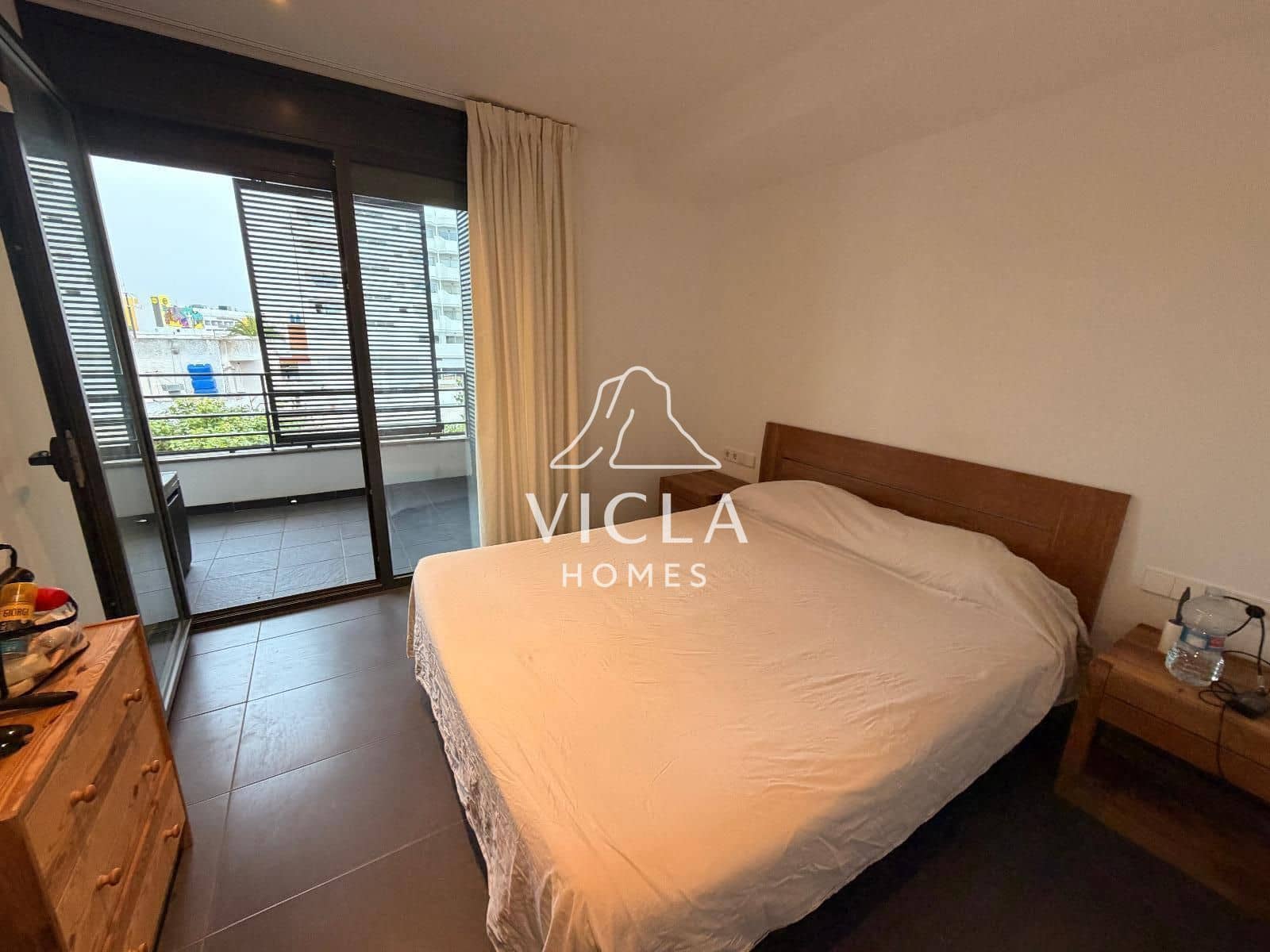 3 slaapkamer Flat te huur in Cala d'en Bou met zwembad garage - € 2.000 (Ref: 10086638)