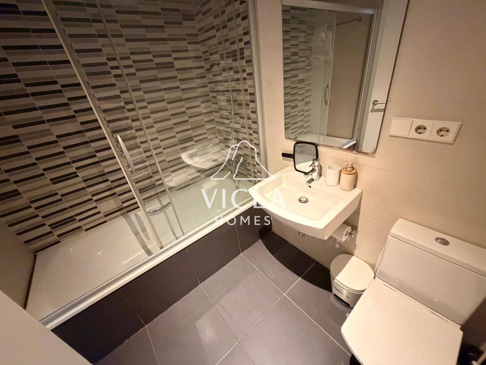 3 slaapkamer Flat te huur in Cala d'en Bou met zwembad garage - € 2.000 (Ref: 10086638)