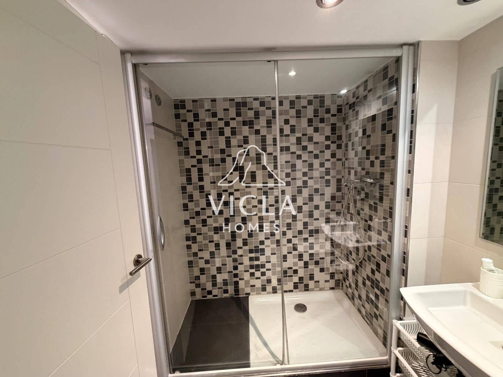 3 slaapkamer Flat te huur in Cala d'en Bou met zwembad garage - € 2.000 (Ref: 10086638)