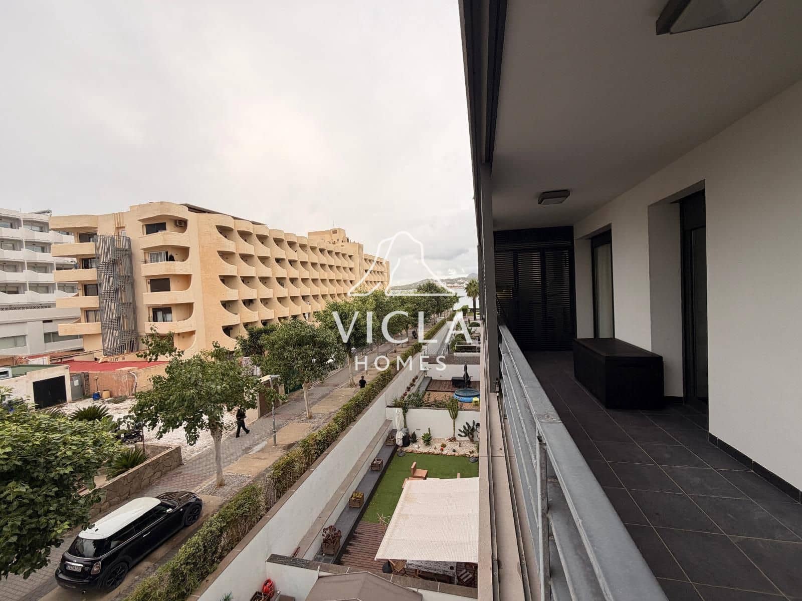 3 slaapkamer Flat te huur in Cala d'en Bou met zwembad garage - € 2.000 (Ref: 10086638)