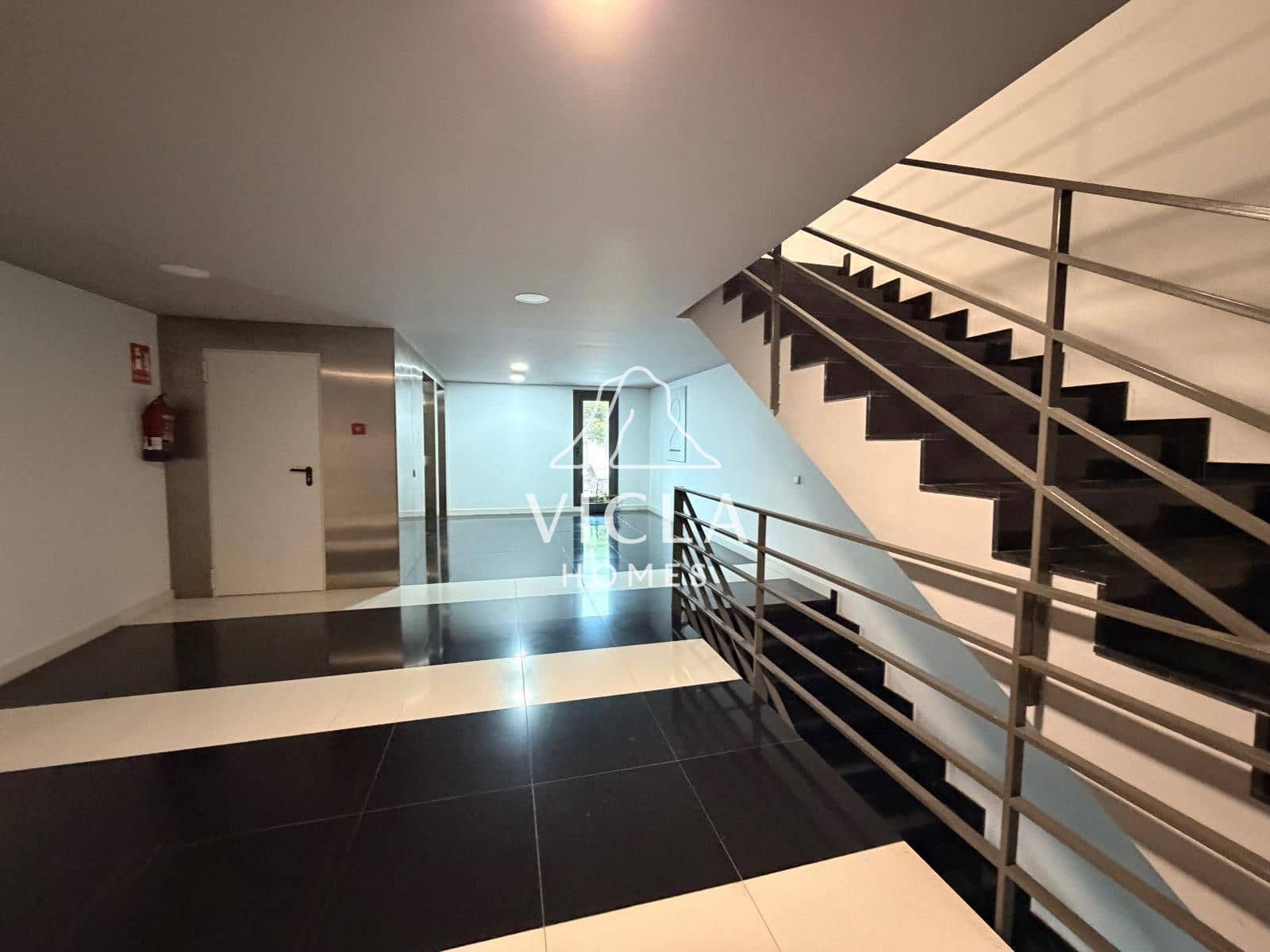 3 slaapkamer Flat te huur in Cala d'en Bou met zwembad garage - € 2.000 (Ref: 10086638)
