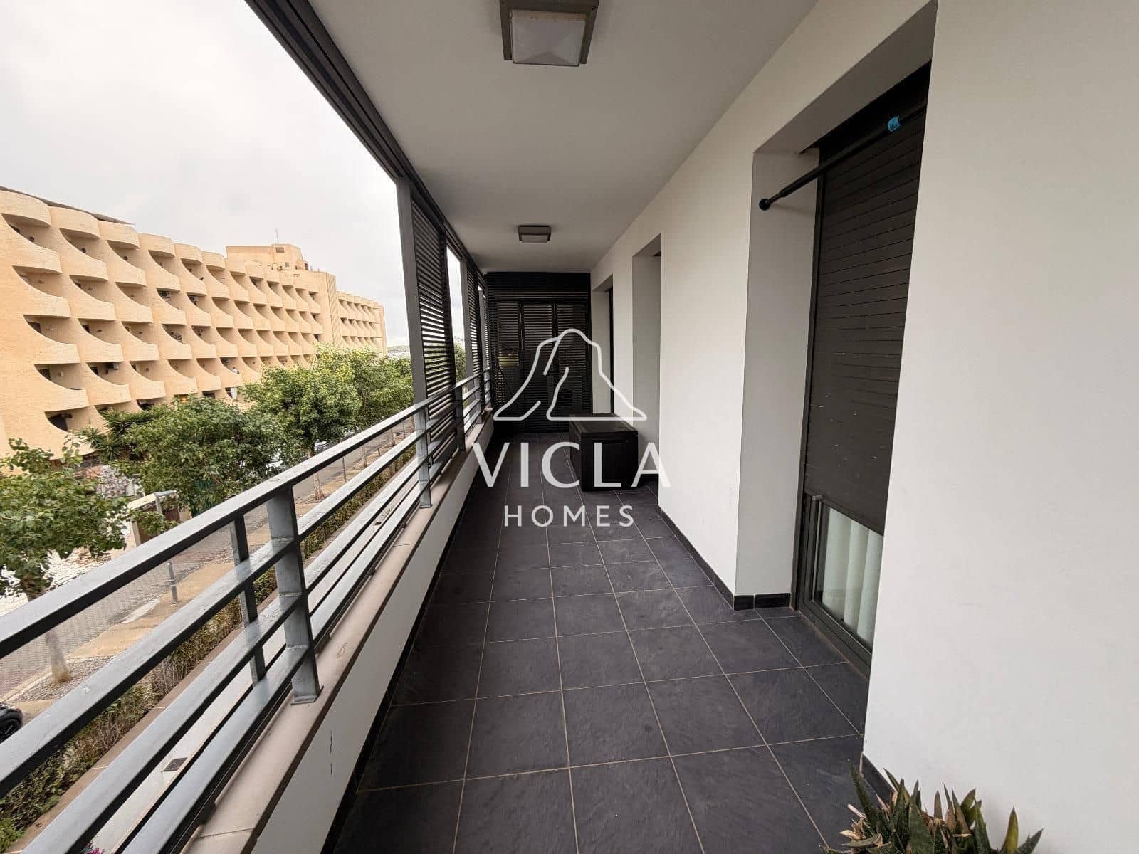 3 slaapkamer Flat te huur in Cala d'en Bou met zwembad garage - € 2.000 (Ref: 10086638)