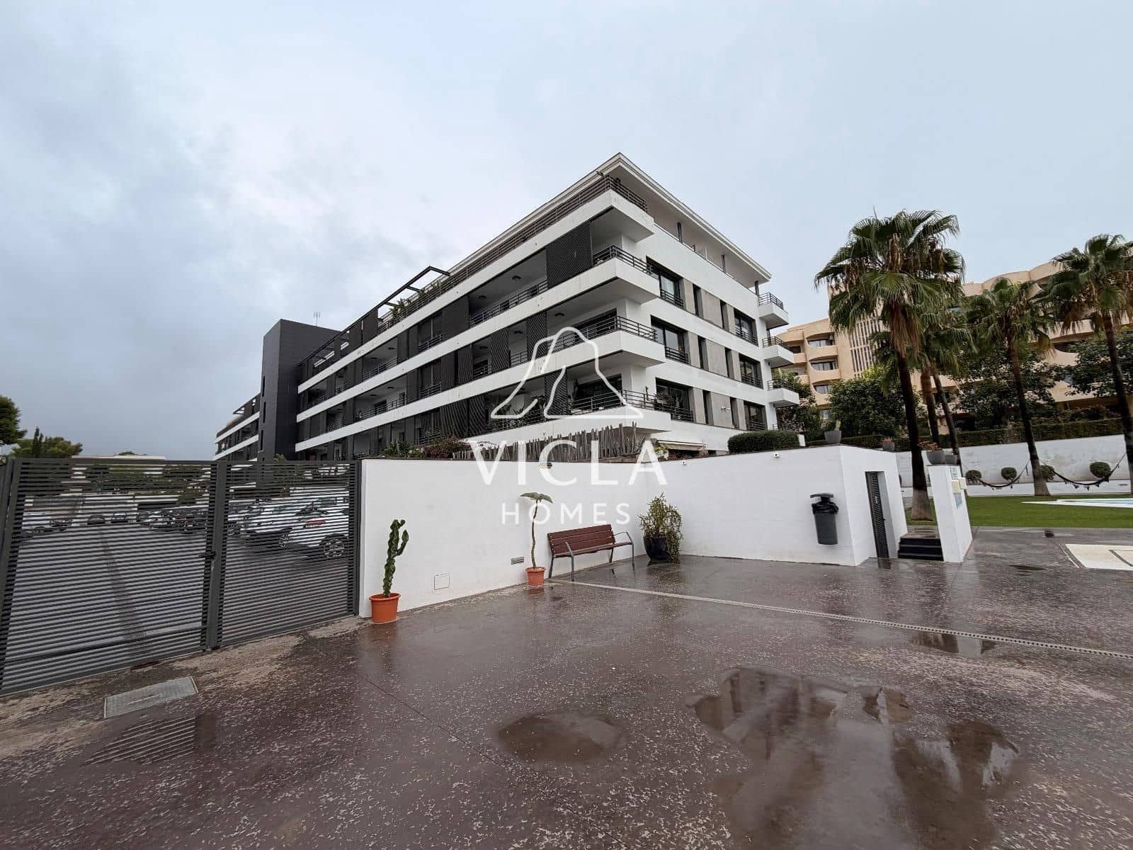 3 slaapkamer Flat te huur in Cala d'en Bou met zwembad garage - € 2.000 (Ref: 10086638)