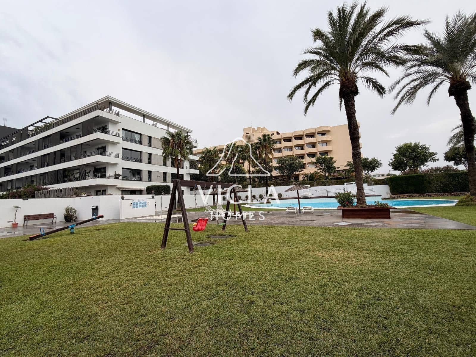 3 slaapkamer Flat te huur in Cala d'en Bou met zwembad garage - € 2.000 (Ref: 10086638)