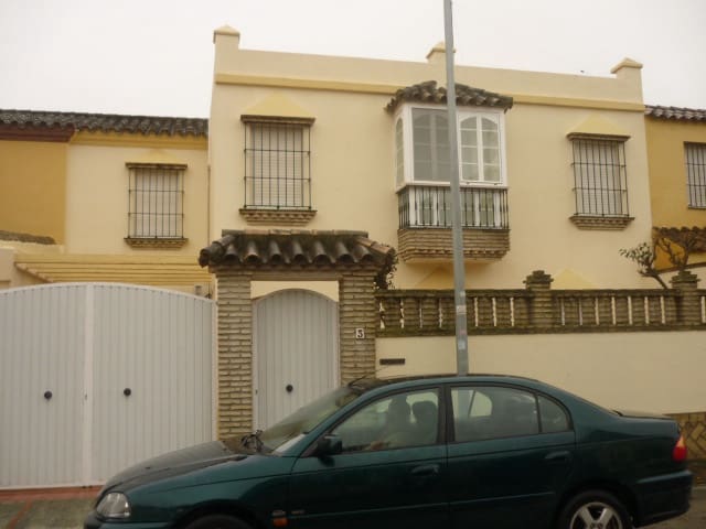 4 Zimmer Reihenhaus zu verkaufen in Chiclana de la Frontera mit Garage - 339.000 € (Ref: 9987282)