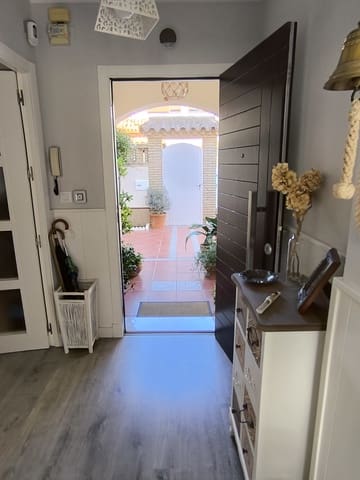 Adosado de 4 habitaciones en Chiclana de la Frontera en venta con garaje - 339.000 € (Ref: 9987282)