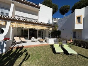 3 chambre Villa/Maison Semi-Mitoyenne à vendre à Mijas Costa avec piscine garage - 575 000 € (Ref: 10005915)