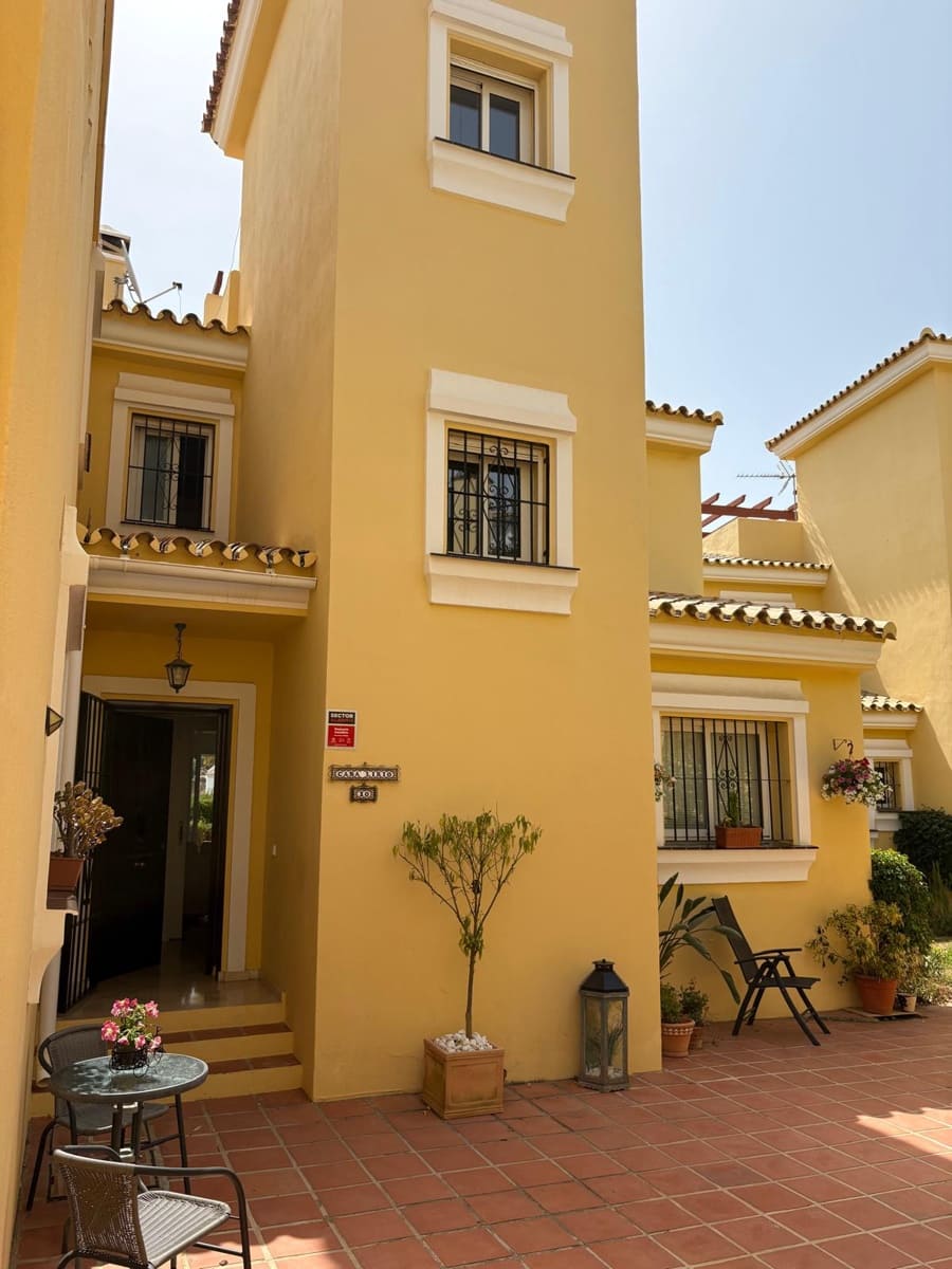 Pareado de 3 habitaciones en Mijas Costa en venta con piscina garaje - 625.000 € (Ref: 10007148)