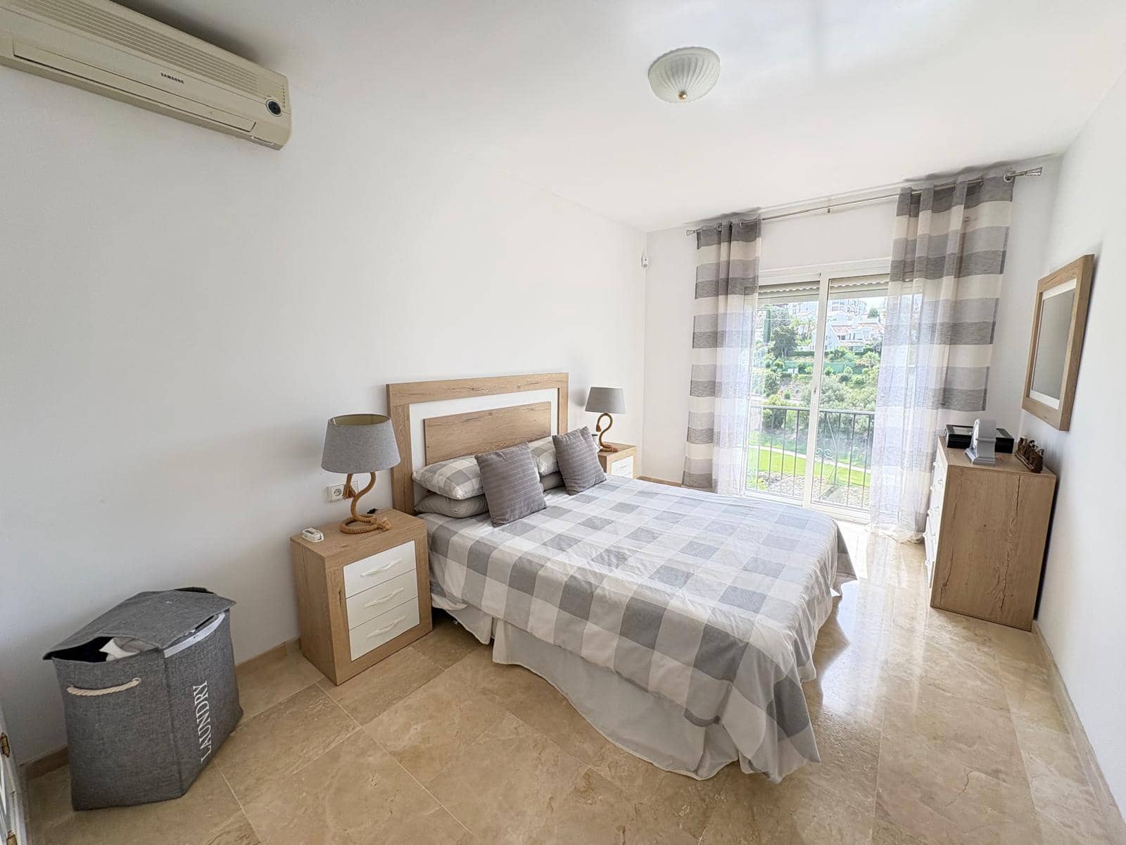 Pareado de 3 habitaciones en Mijas Costa en venta con piscina garaje - 625.000 € (Ref: 10007148)
