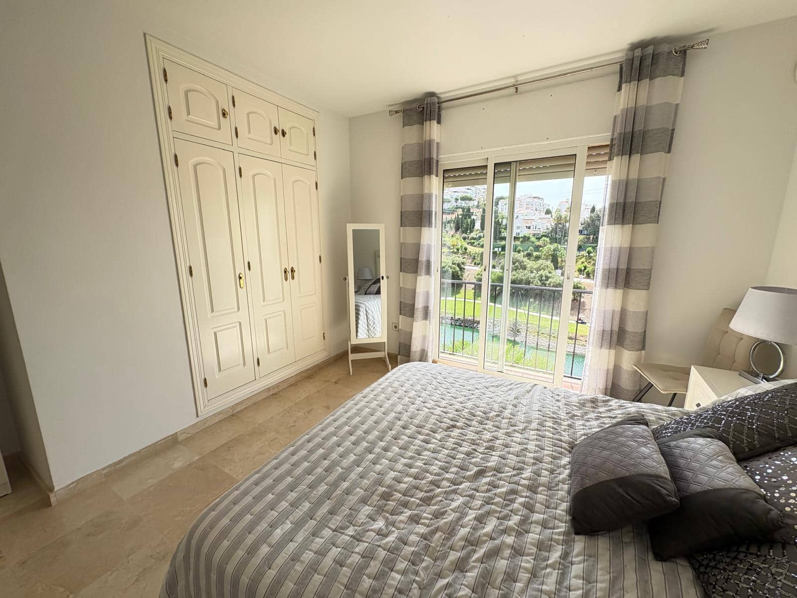 Pareado de 3 habitaciones en Mijas Costa en venta con piscina garaje - 625.000 € (Ref: 10007148)