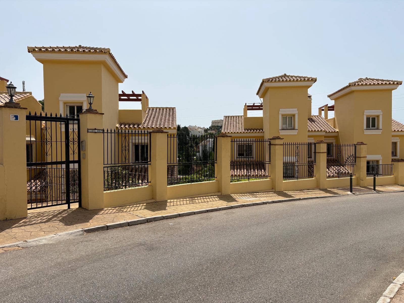 Pareado de 3 habitaciones en Mijas Costa en venta con piscina garaje - 625.000 € (Ref: 10007148)