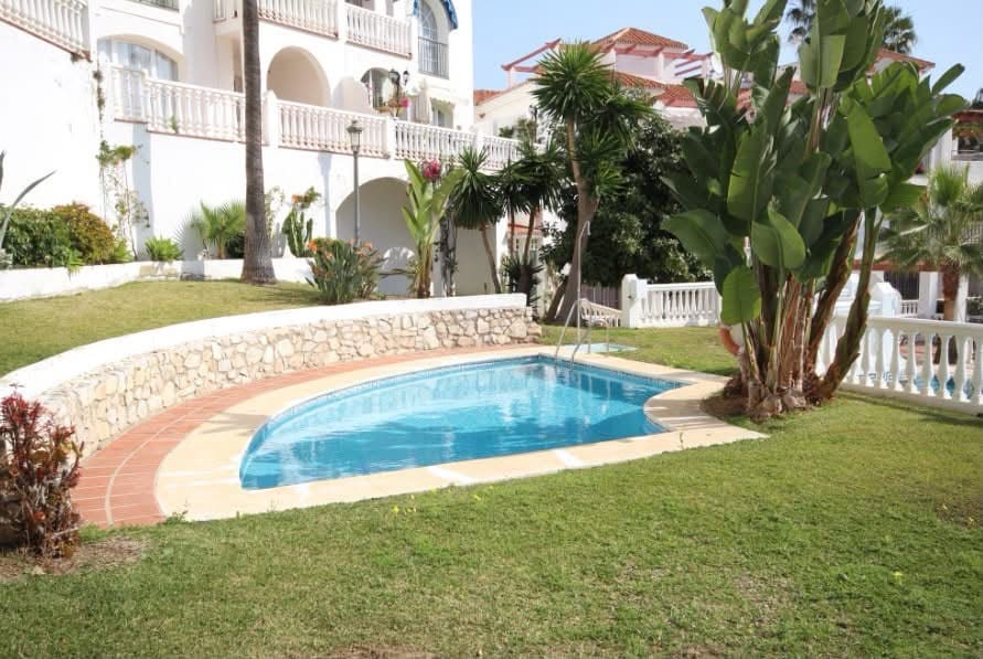 4 makuuhuone Omakotitalo myytävänä paikassa Mijas Costa mukana uima-altaan 
autotalli - 399 995 € (Ref: 10012668)