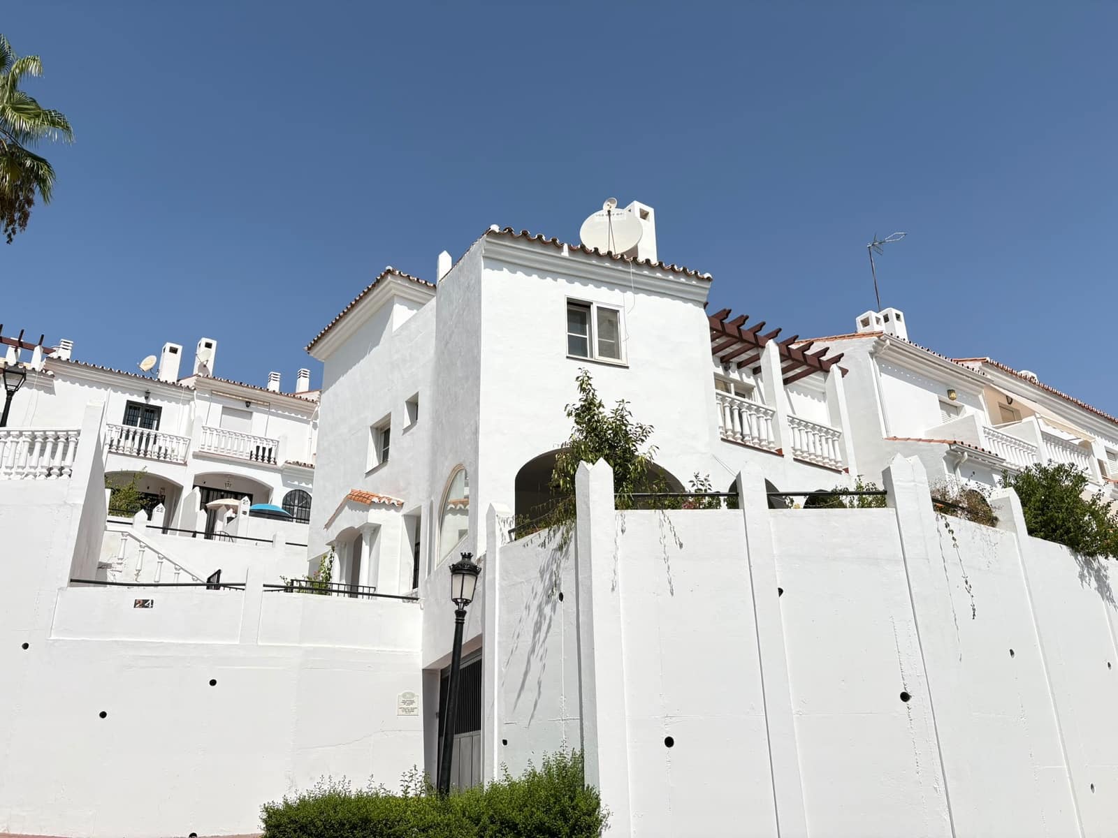 4 makuuhuone Omakotitalo myytävänä paikassa Mijas Costa mukana uima-altaan 
autotalli - 399 995 € (Ref: 10012668)