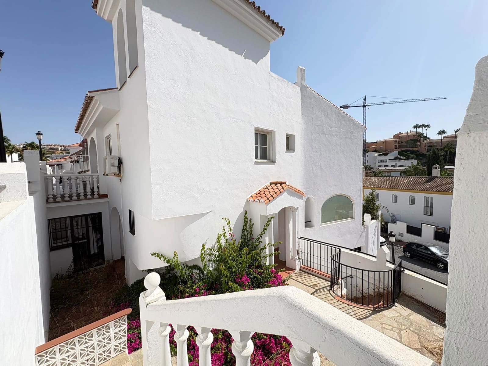 4 makuuhuone Omakotitalo myytävänä paikassa Mijas Costa mukana uima-altaan 
autotalli - 399 995 € (Ref: 10012668)