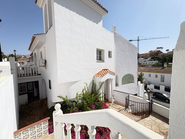 Casa de 4 habitaciones en Mijas Costa, Mijas en venta con piscina garaje - 399.995 € (Ref: 10012668)