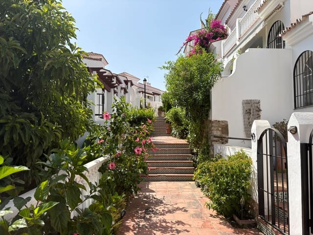 Casa de 4 habitaciones en Mijas Costa, Mijas en venta con piscina garaje - 399.995 € (Ref: 10012668)