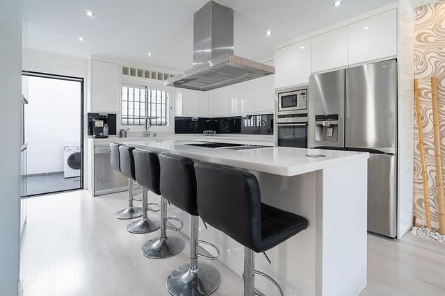 5 camera da letto Villetta Bifamiliare in vendita in Cabopino - Artola, Marbella con piscina garage - 1.100.000 € (Rif: 10078653)