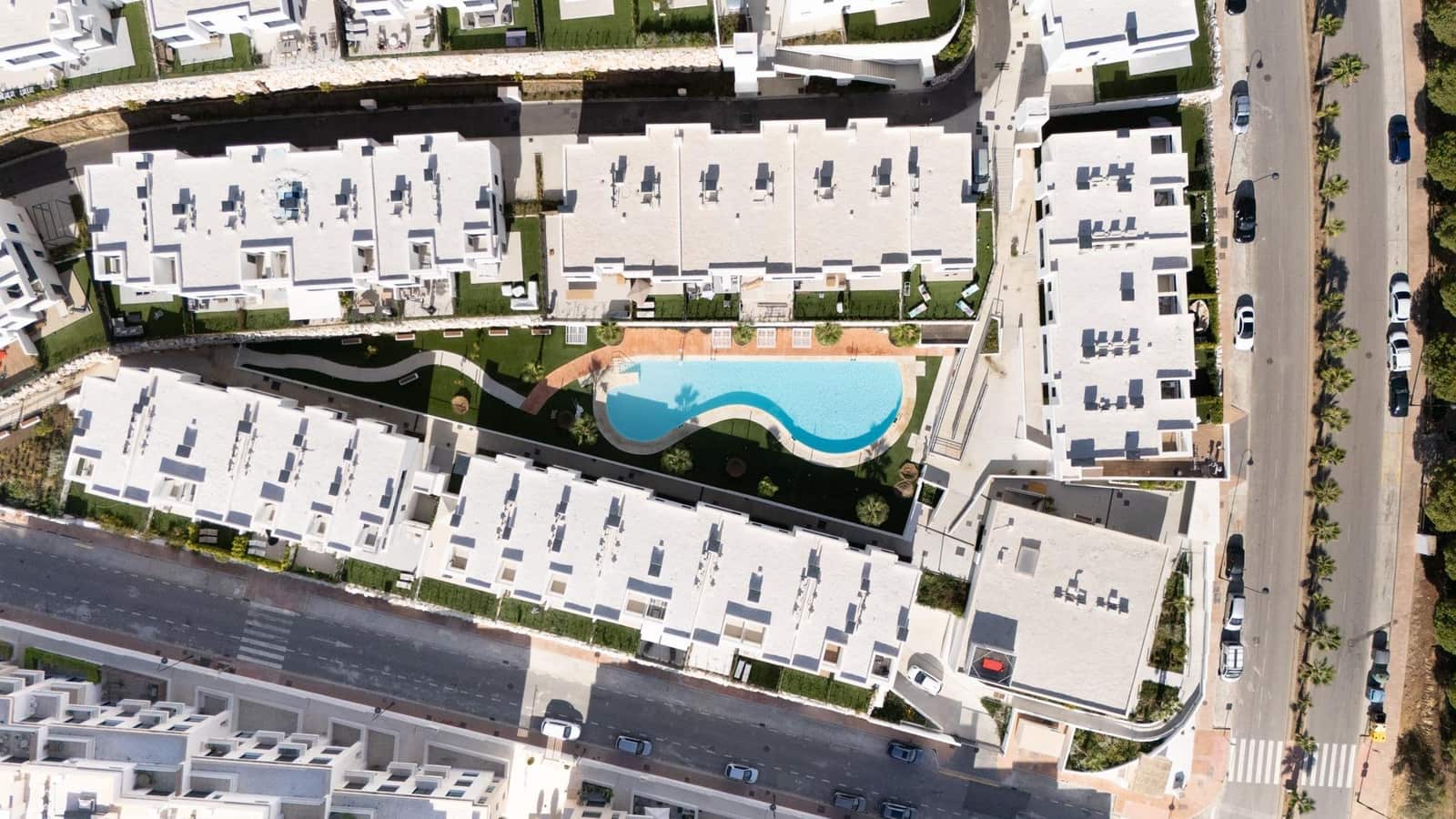 4 slaapkamer Rijtjeshuis te koop in La Cala de Mijas met zwembad garage - € 899.000 (Ref: 10078657)