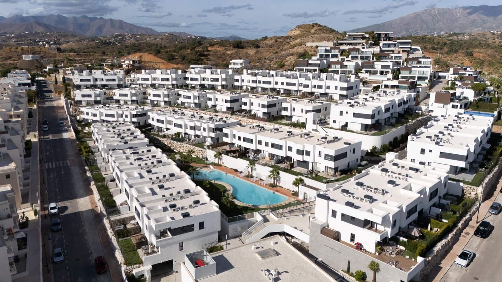 4 slaapkamer Rijtjeshuis te koop in La Cala de Mijas met zwembad garage - € 899.000 (Ref: 10078657)