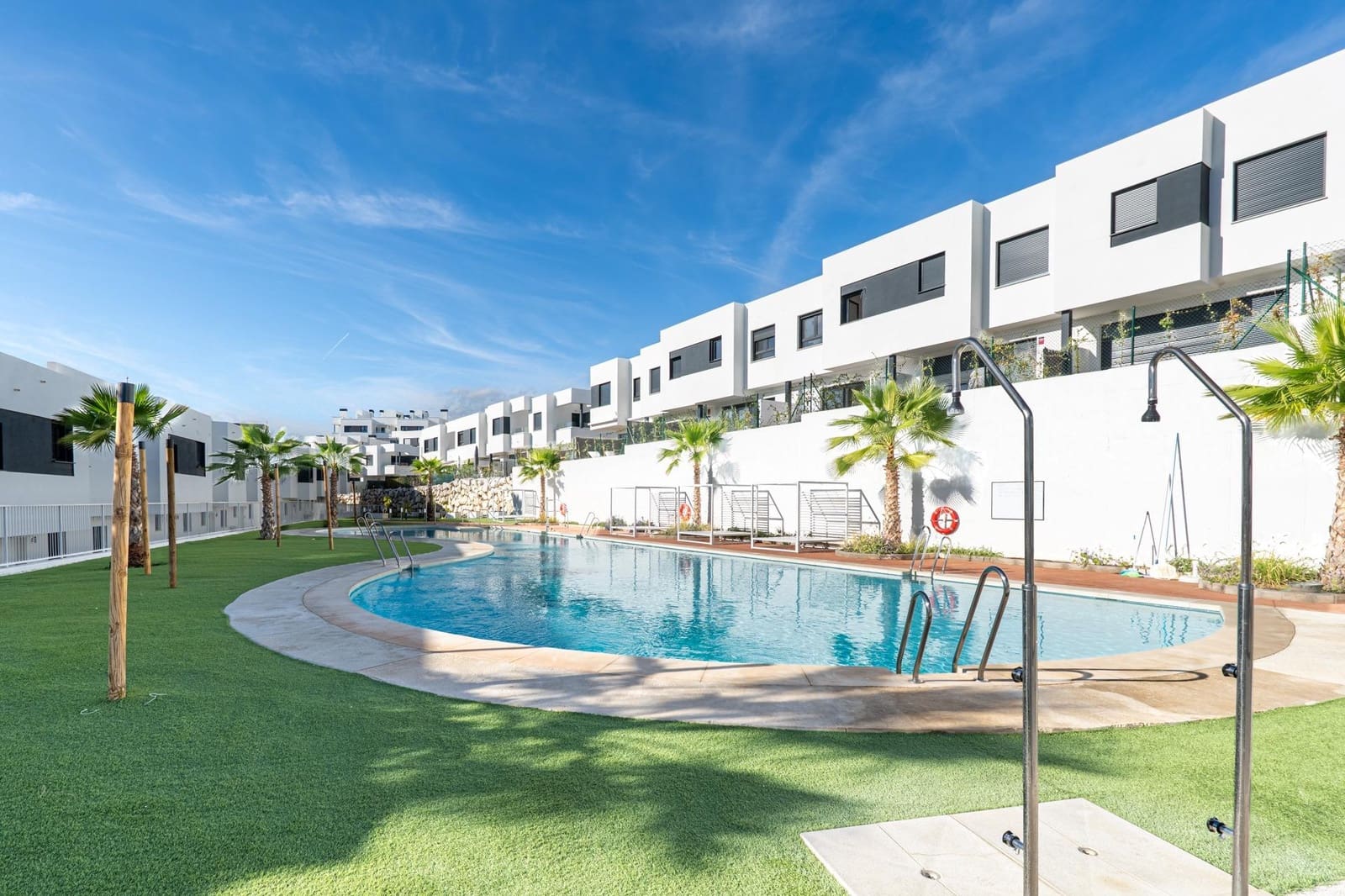 4 slaapkamer Rijtjeshuis te koop in La Cala de Mijas met zwembad garage - € 899.000 (Ref: 10078657)