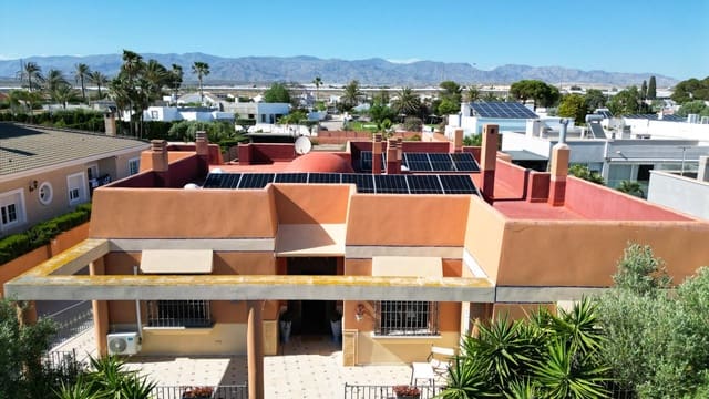 4 chambre Villa/Maison à vendre à Retamar, Almería ville avec garage - 690 000 € (Ref: 10072746)