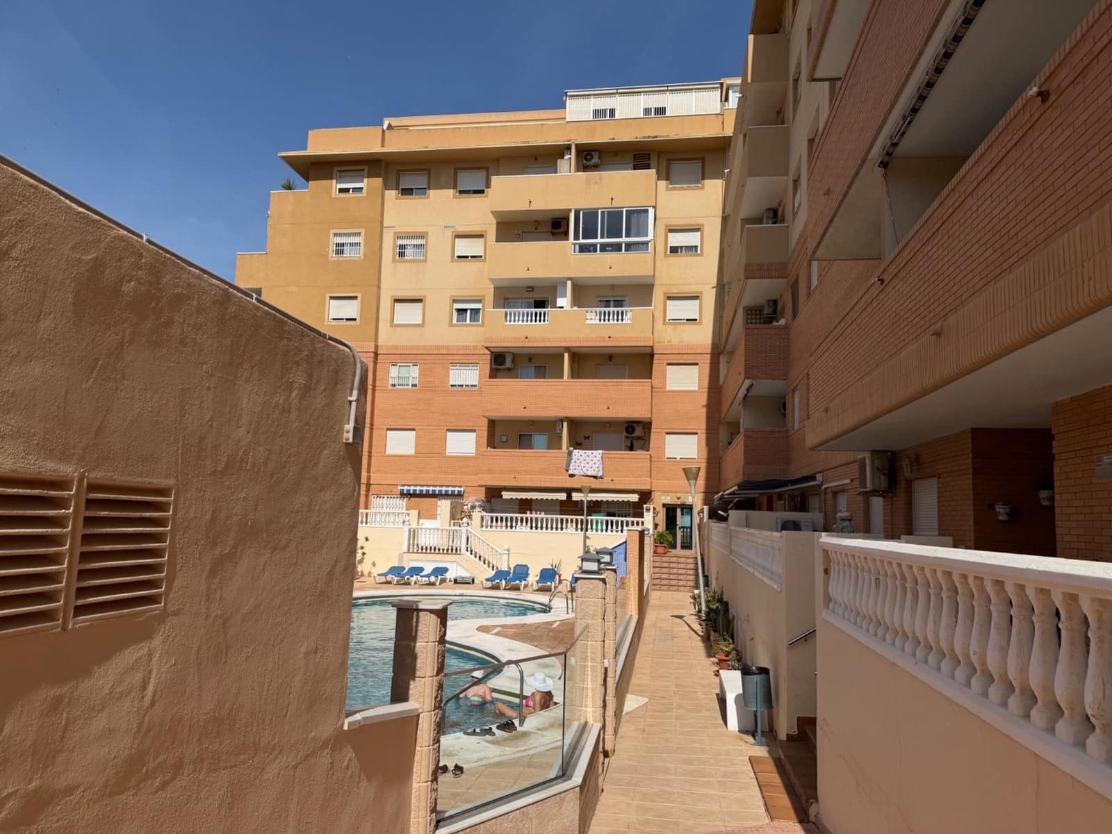 2 Zimmer Wohnung zu verkaufen in Roquetas de Mar mit Pool - 180.000 € (Ref: 10072778)