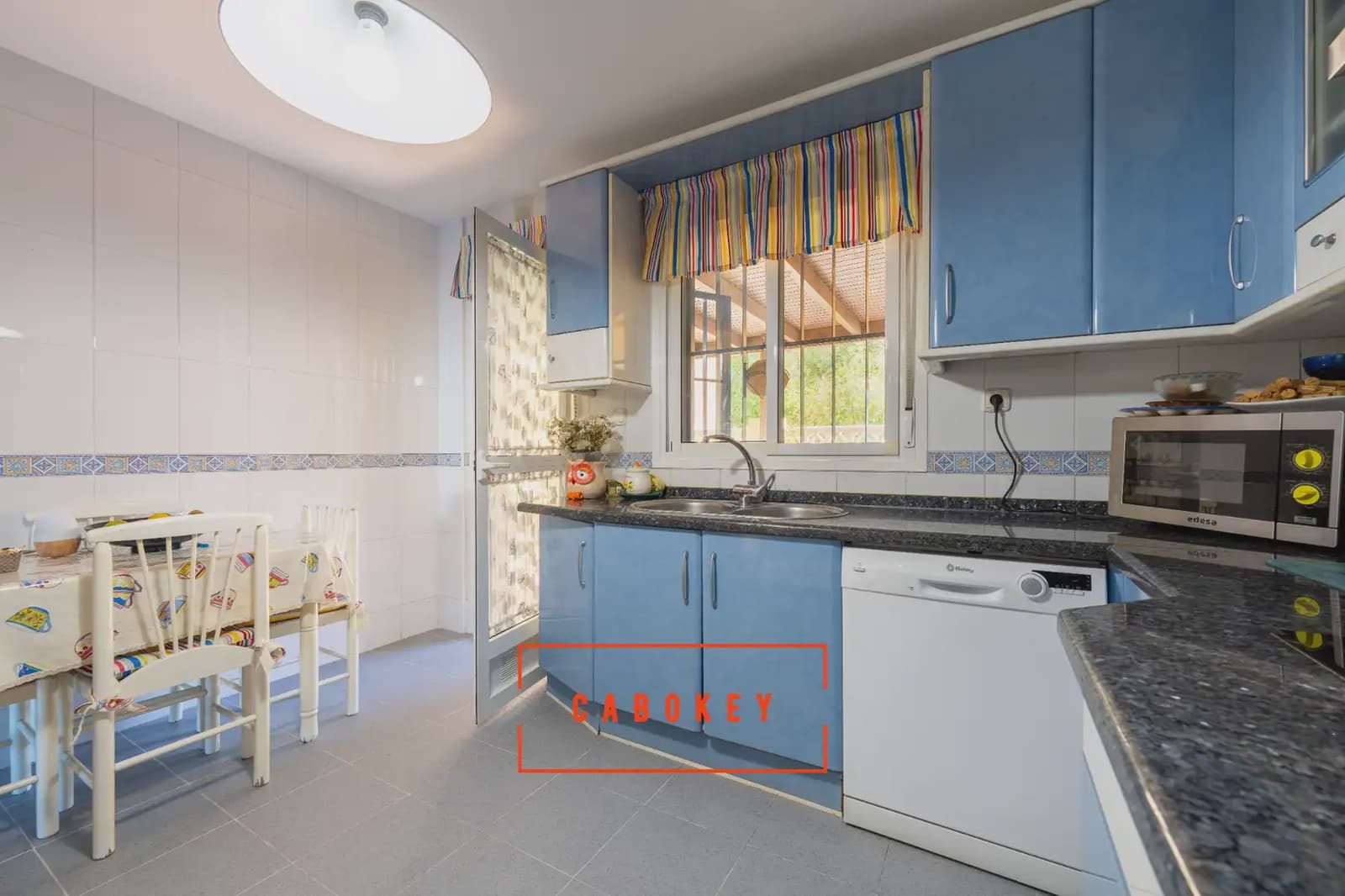 6 quarto Moradia Geminada para venda em Almeria cidade com garagem - 340 000 € (Ref: 10065321)