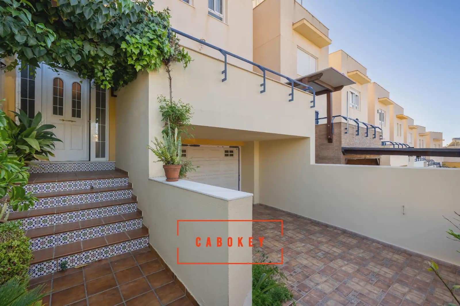 6 quarto Moradia Geminada para venda em Almeria cidade com garagem - 340 000 € (Ref: 10065321)