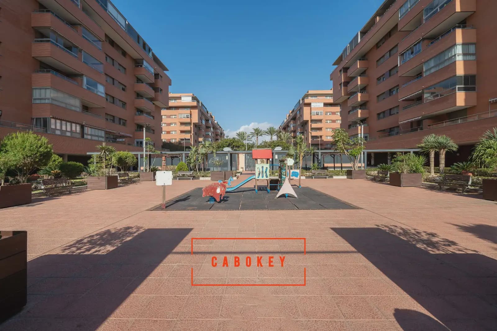 3 sovrum Lägenhet till salu i Almeria stad med pool garage - 275 000 € (Ref: 10085364)