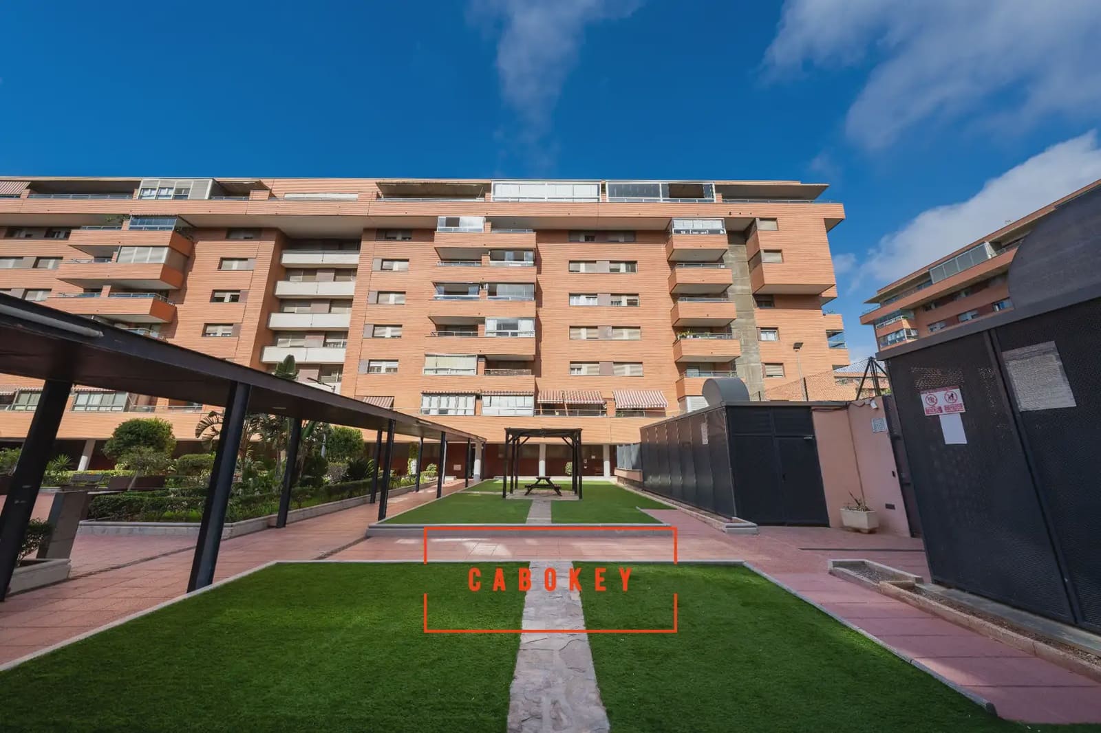 3 sovrum Lägenhet till salu i Almeria stad med pool garage - 275 000 € (Ref: 10085364)