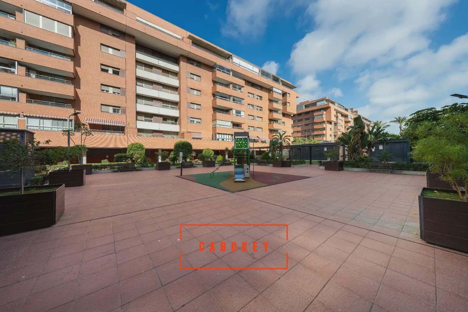 3 sovrum Lägenhet till salu i Almeria stad med pool garage - 275 000 € (Ref: 10085364)