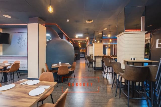 Commercieel te koop in Centro, Almería stad - € 50.000 (Ref: 10088460)