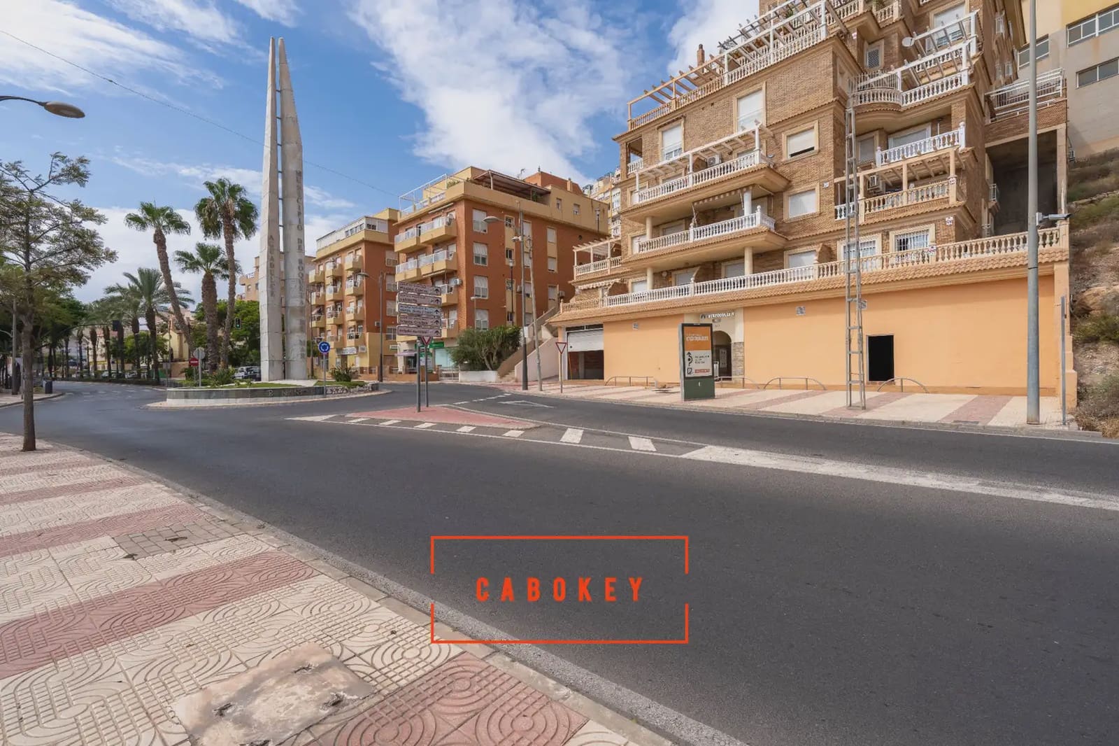 Commerciale da affittare in Roquetas de Mar - 1.900 € (Rif: 10154262)