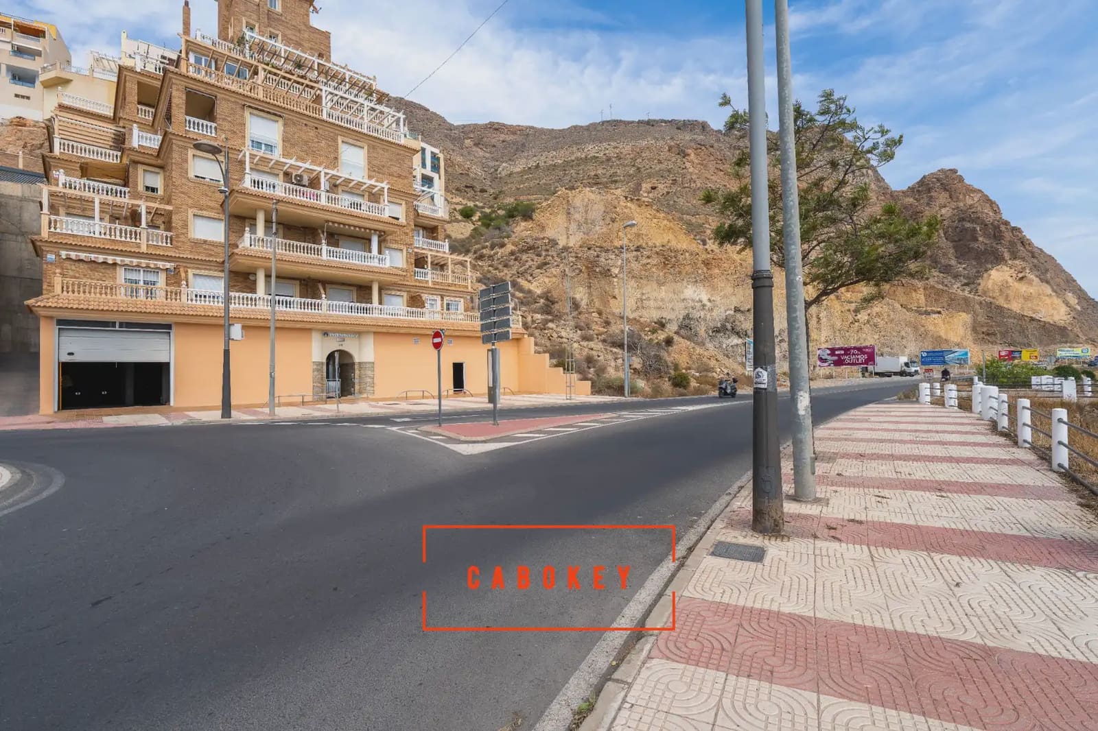 Commerciale da affittare in Roquetas de Mar - 1.900 € (Rif: 10154263)