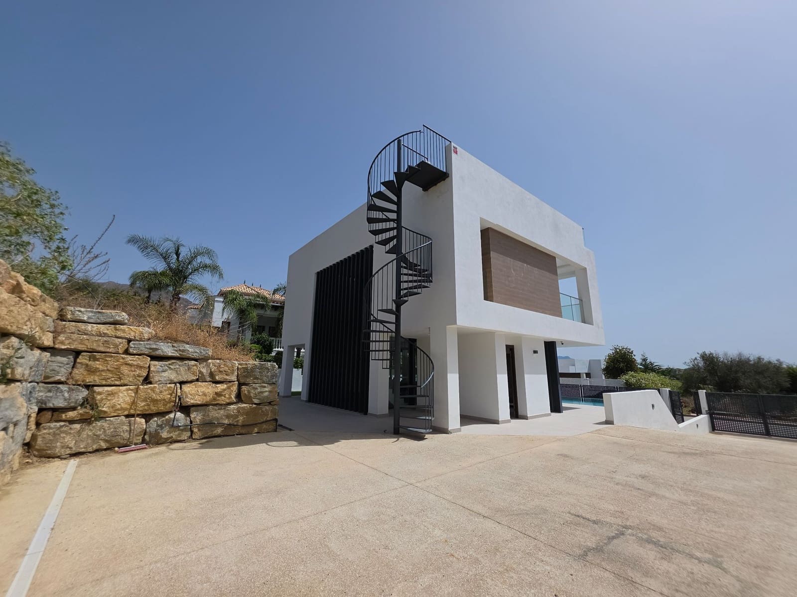 3 soveværelse Villa til salg i Estepona med swimmingpool garage - € 1.395.000 (Ref: 10103523)