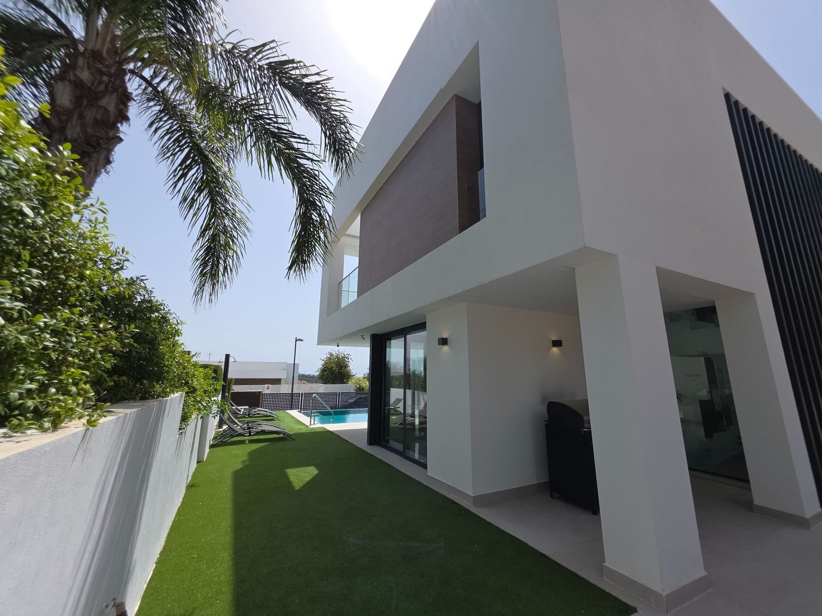 3 soveværelse Villa til salg i Estepona med swimmingpool garage - € 1.395.000 (Ref: 10103523)