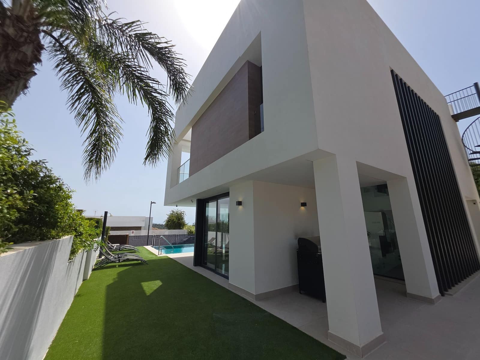 3 soveværelse Villa til salg i Estepona med swimmingpool garage - € 1.395.000 (Ref: 10103523)