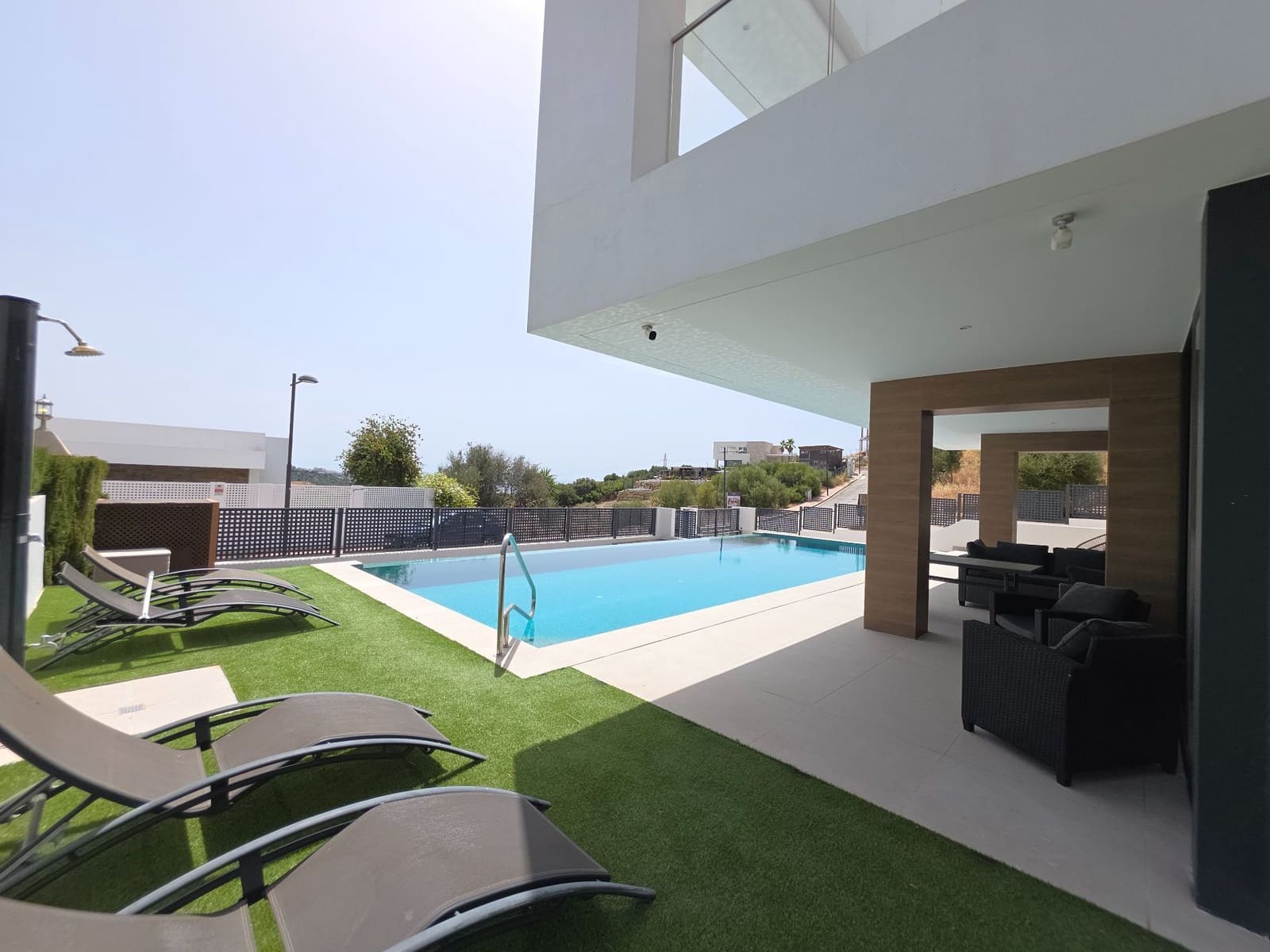 3 soveværelse Villa til salg i Estepona med swimmingpool garage - € 1.395.000 (Ref: 10103523)