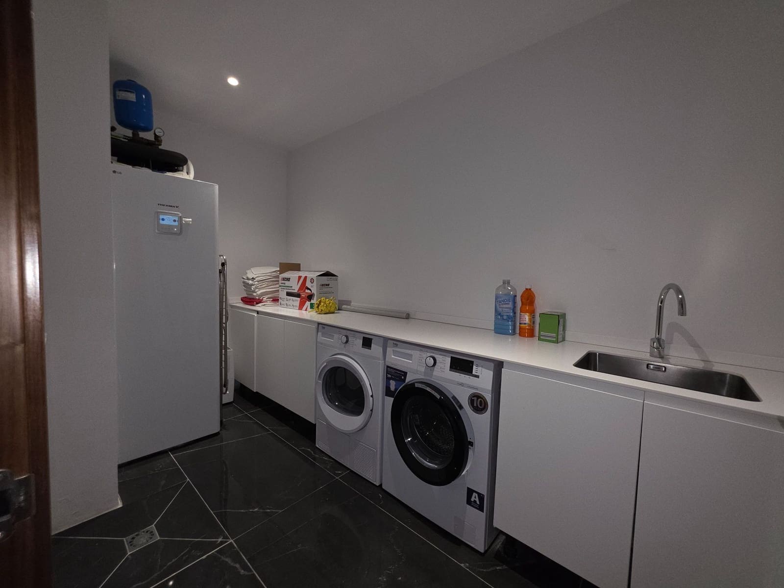 3 soveværelse Villa til salg i Estepona med swimmingpool garage - € 1.395.000 (Ref: 10103523)