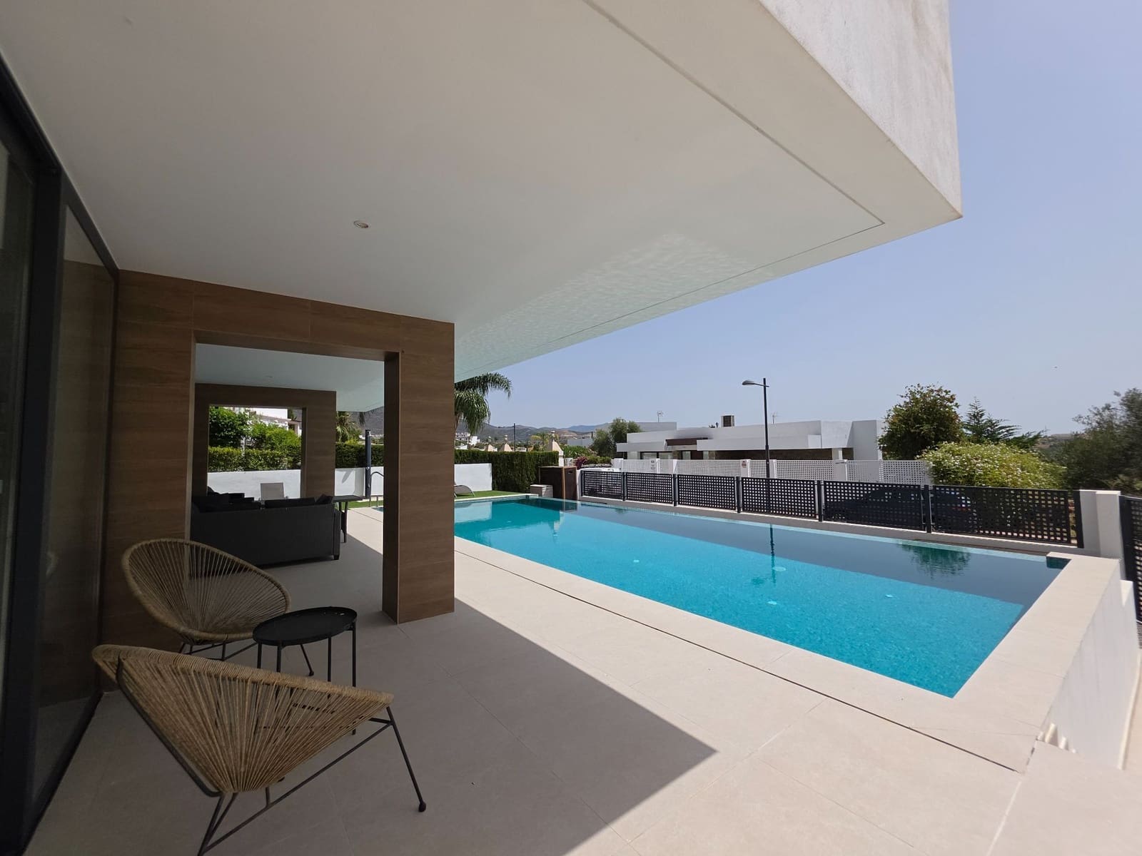 3 soveværelse Villa til salg i Estepona med swimmingpool garage - € 1.395.000 (Ref: 10103523)
