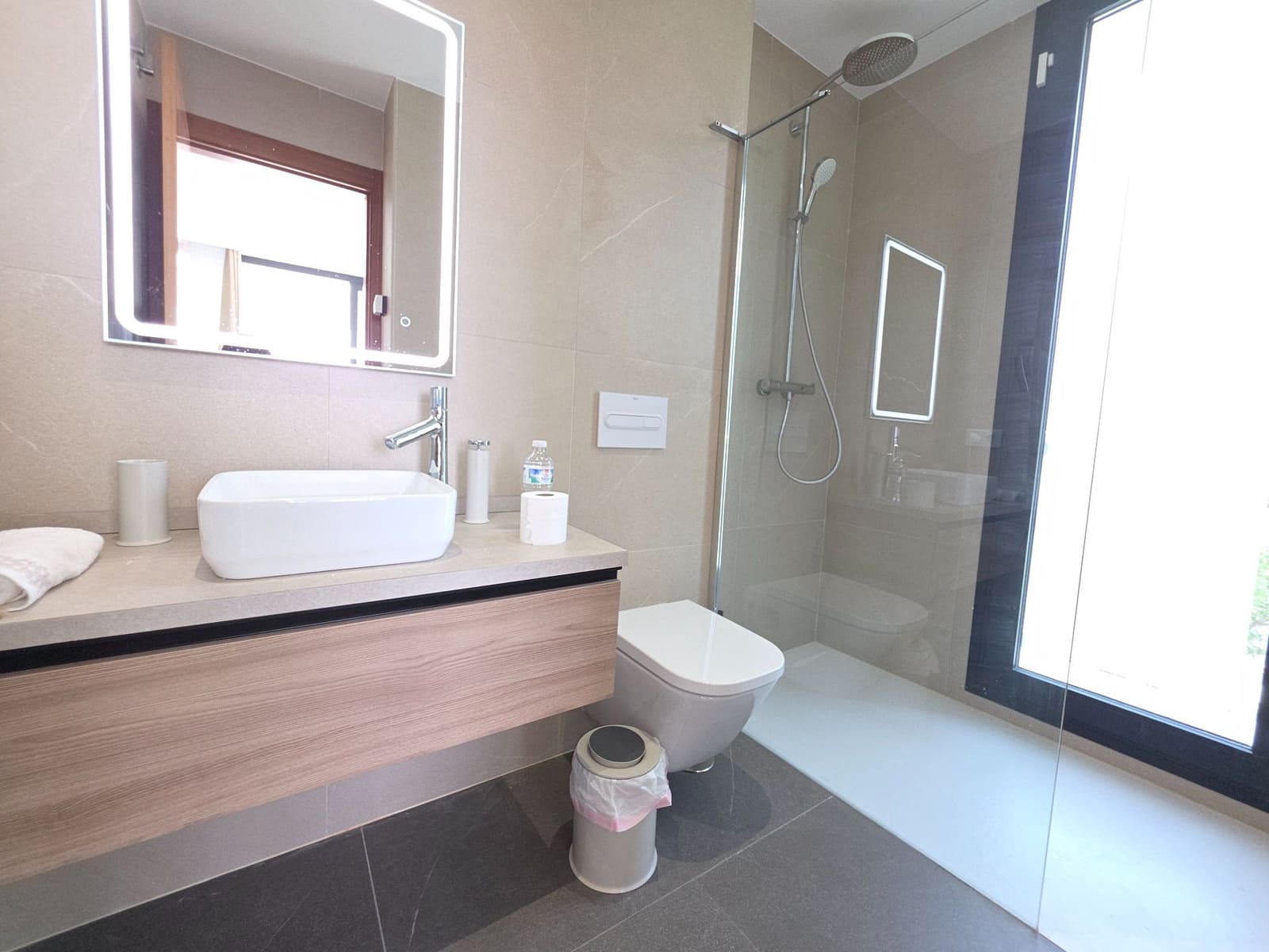 3 soveværelse Villa til salg i Estepona med swimmingpool garage - € 1.395.000 (Ref: 10103523)