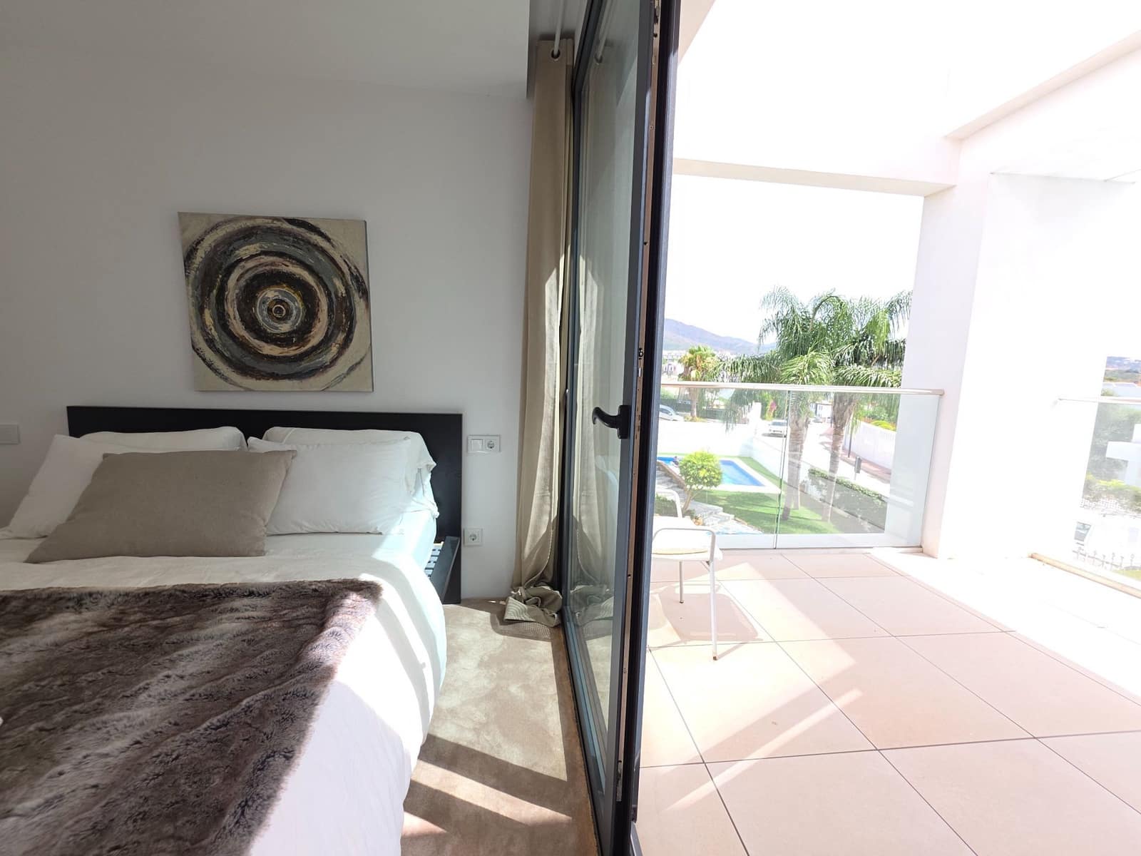 3 soveværelse Villa til salg i Estepona med swimmingpool garage - € 1.395.000 (Ref: 10103523)