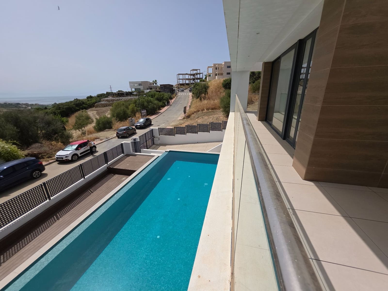 3 soveværelse Villa til salg i Estepona med swimmingpool garage - € 1.395.000 (Ref: 10103523)